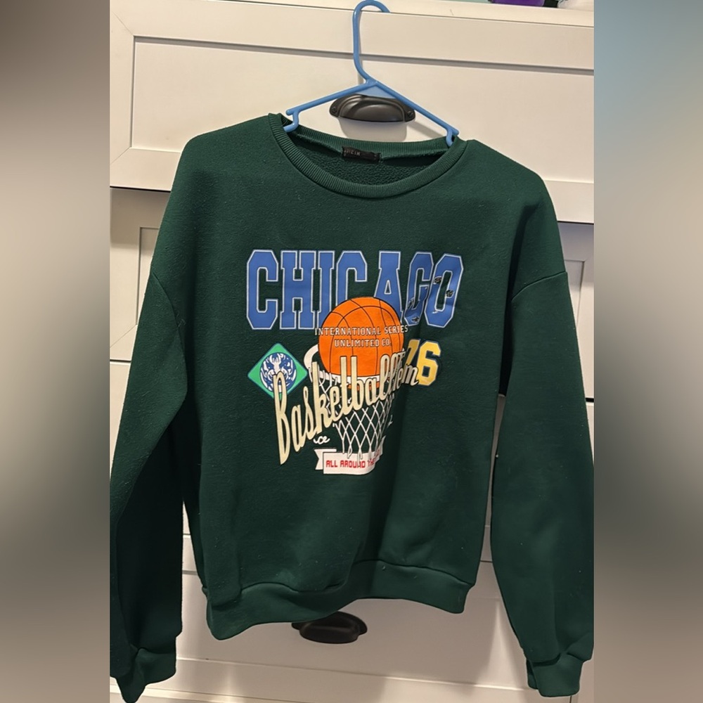SHEIN Green Chicago Basketball Team Sweatshirt